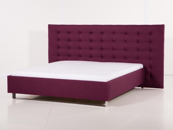 Čalouněná postel Hestie s možností úložného prostoru. Na výběr z mnoha barevných odstínů. Kvalitní zpracování. Český výrobek.