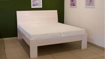 Manželská postel Calinda z masivu, velký výběr barevných odstínů. Prodloužené postele, kvalitní zpracování. Česká výroba.