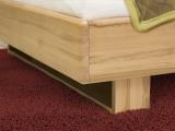 Manželské postele z masivu Loren, masivní buk. Detail nohy postele - ližina. Velký výběr barevných odstínů. Český výrobek.