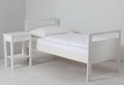 Masivní postel Theo, pečovatelská postel. Noční stolky, zábrany, prodloužené postele. Kvalitní zpracování.