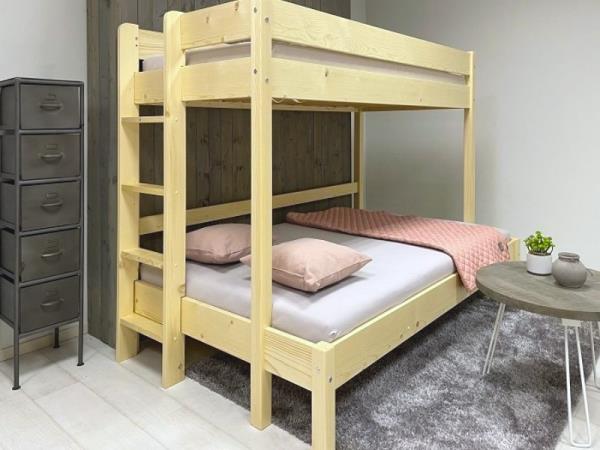 Evisa etážová postel – masivní smrk.