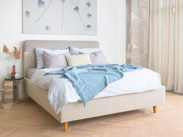 Evora čalouněná postel.